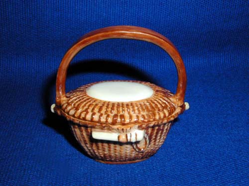 BROWN BASKET W/HANDLE - NO HINGE